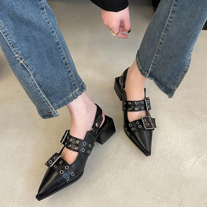 Damen Pumps mit Nieten, Schnallen und niedrigem Absatz